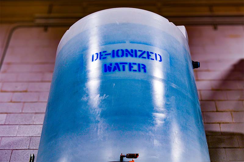 De-Ionized water container.